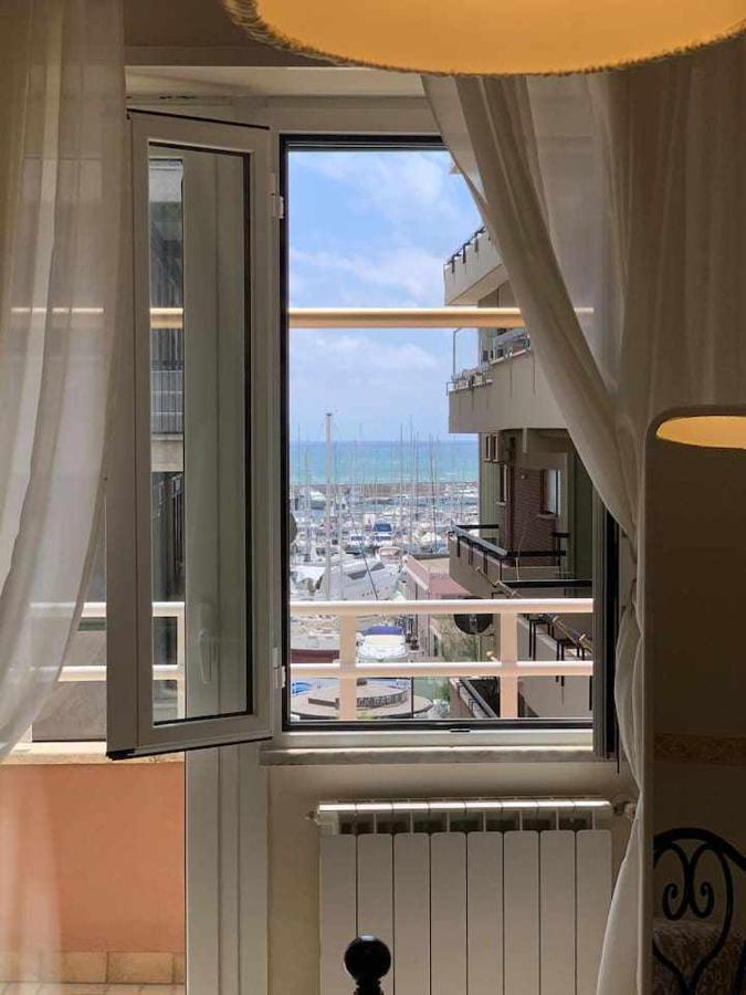 Appartamento Sul Porto Nettuno Exterior photo